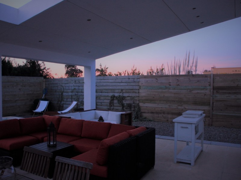 Moderna casa en venta a media cuadra del mar